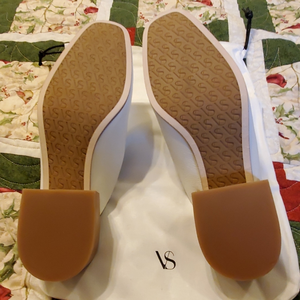 SHOES - Picture 6 of 7